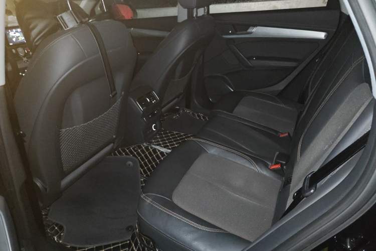 Used Audi Q5L 2018 40 TFSI Prestige Fashion Edition China VI Left Rear Seat