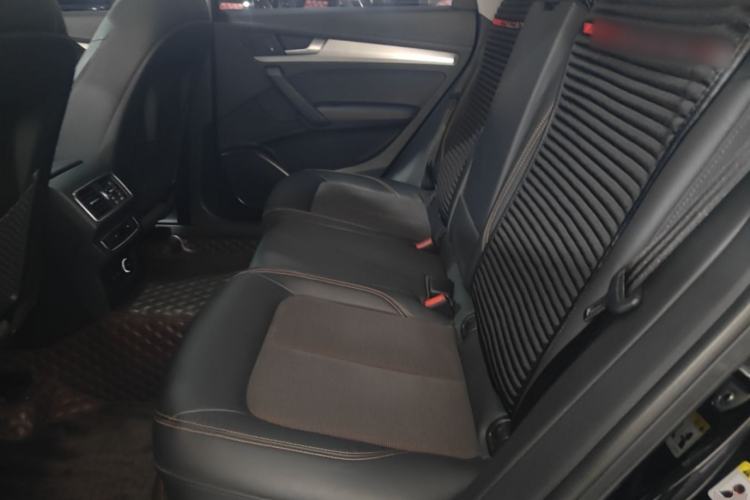 Used Audi Q5L 2018 40 TFSI Prestige Fashion Edition China VI Left Rear Seat