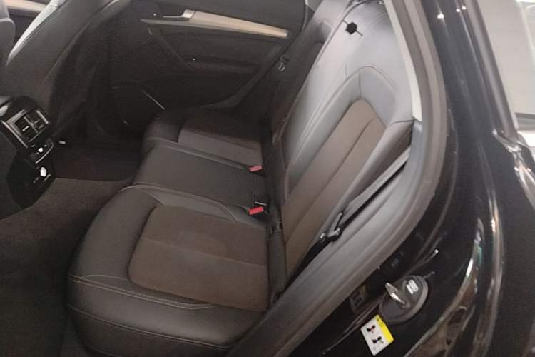 Used Audi Q5L 2018 40 TFSI Prestige Fashion Edition China VI Left Rear Seat