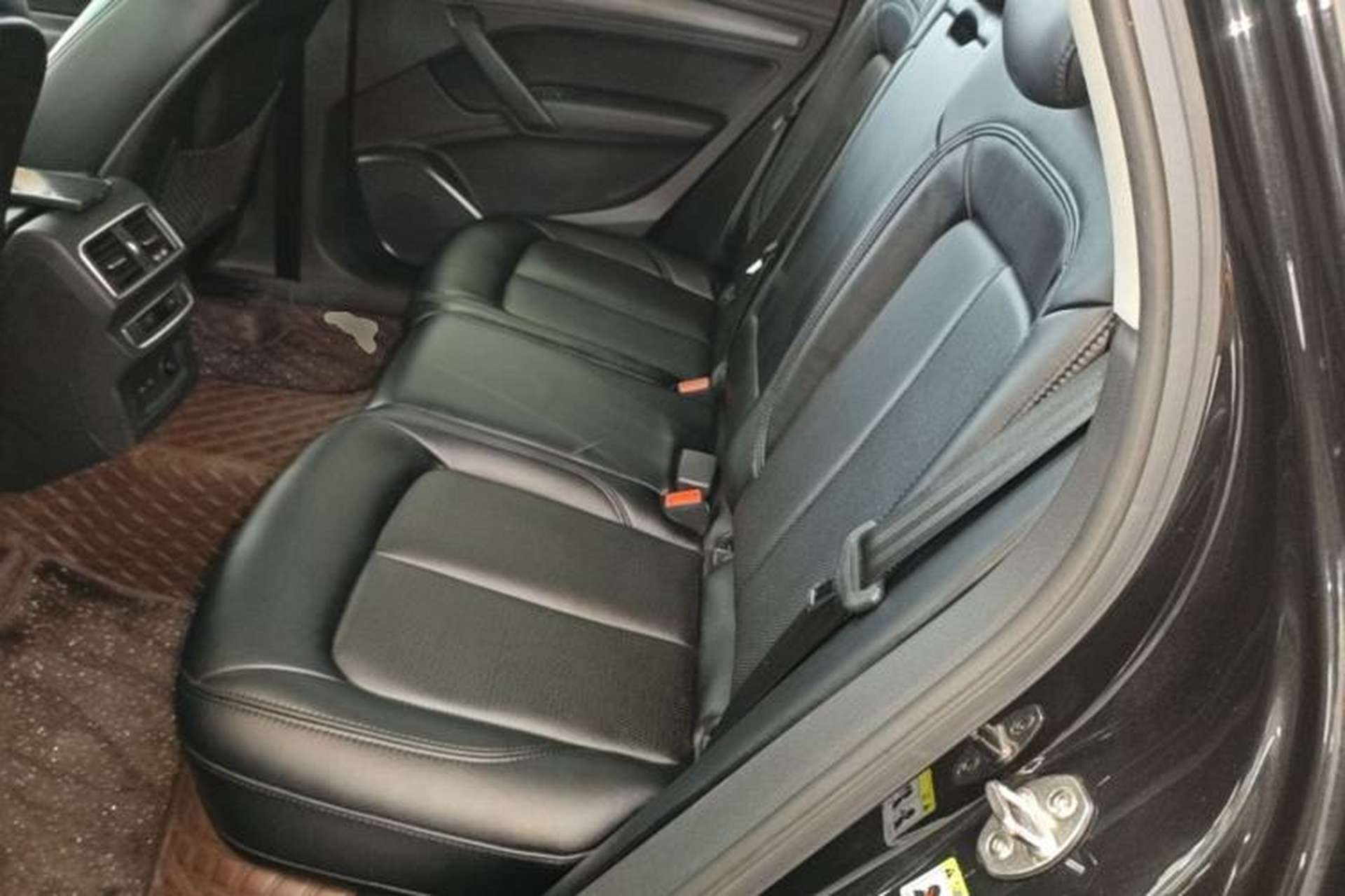 Used Audi Q5L 2018 40 TFSI Prestige Edition China VI Emission Standard Left Rear Seat