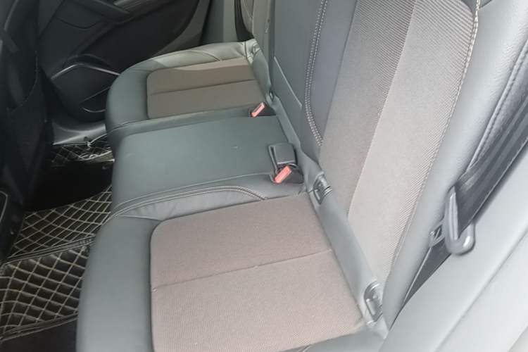 Used Audi Q5L 2018 40 TFSI Prestige Fashion Edition China VI Left Rear Seat