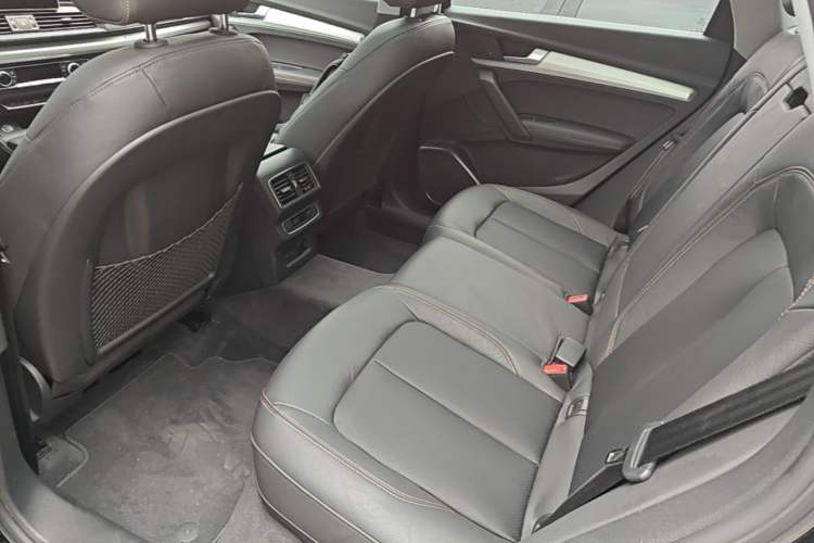 Used Audi Q5L 2018 40 TFSI Prestige Fashion Edition China VI Left Rear Seat