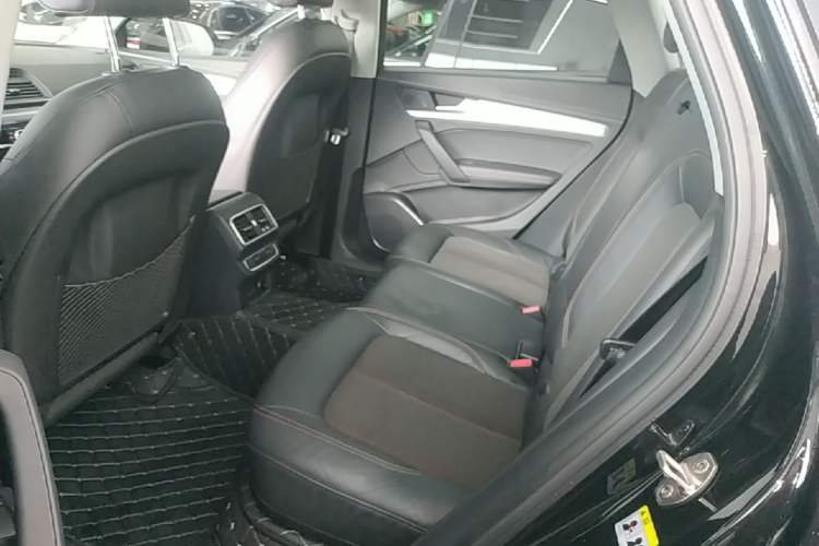 Used Audi Q5L 2018 40 TFSI Prestige Fashion Edition China VI Left Rear Seat