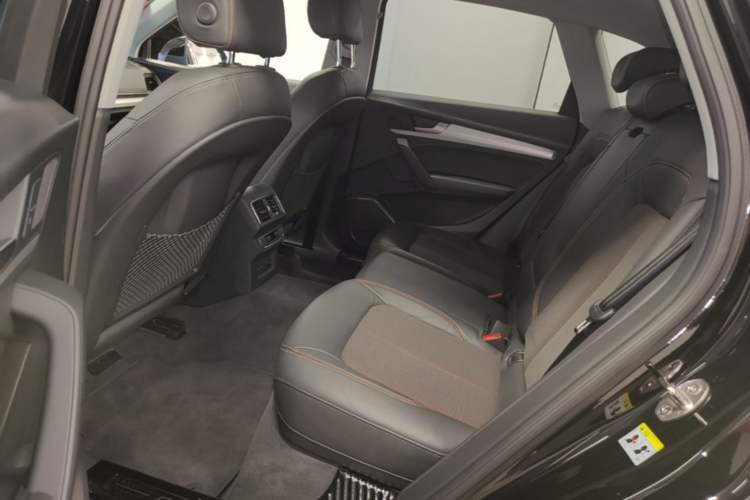 Used Audi Q5L 2018 40 TFSI Prestige Fashion Edition China VI Left Rear Seat