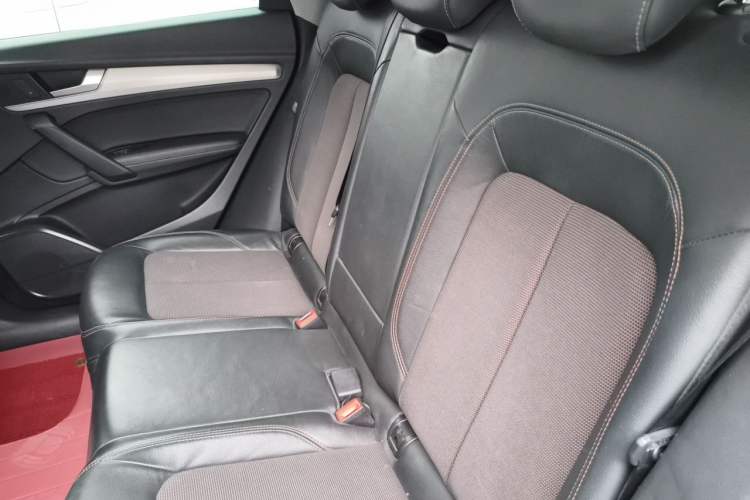 Used Audi Q5L 2018 40 TFSI Prestige Fashion Edition China VI Left Rear Seat