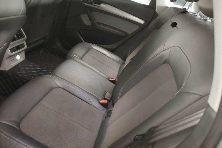 Used Audi Q5L 2018 40 TFSI Prestige Fashion Edition China VI Left Rear Seat