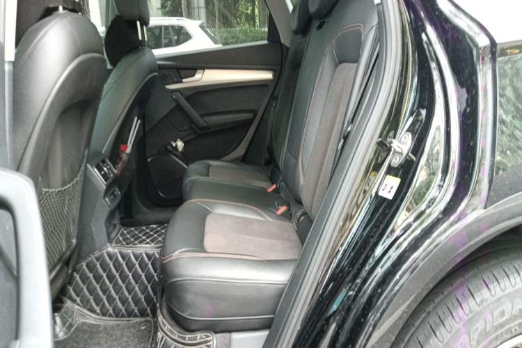 Used Audi Q5L 2018 40 TFSI Prestige Fashion Edition China VI Left Rear Seat