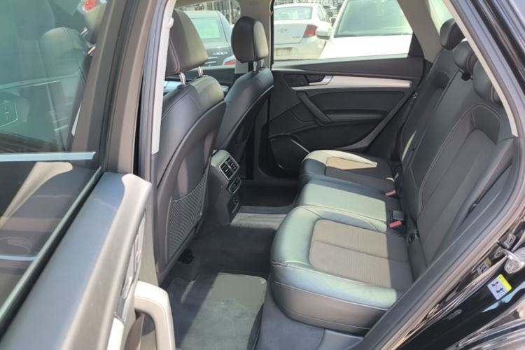 Used Audi Q5L 2018 40 TFSI Prestige Fashion Edition China VI Left Rear Seat