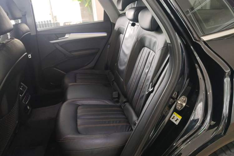 Used Audi Q5L 2018 40 TFSI Prestige Fashion Edition China VI Left Rear Seat