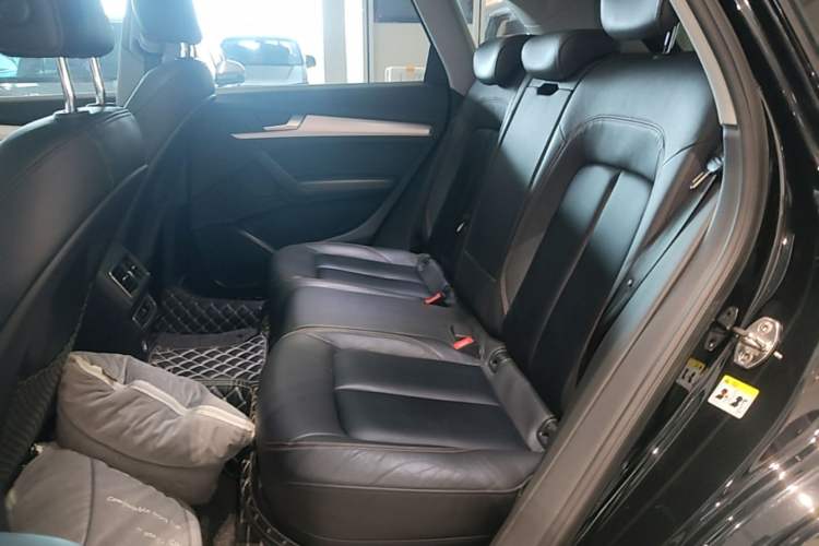 Used Audi Q5L 2018 40 TFSI Prestige Fashion Edition China VI Left Rear Seat