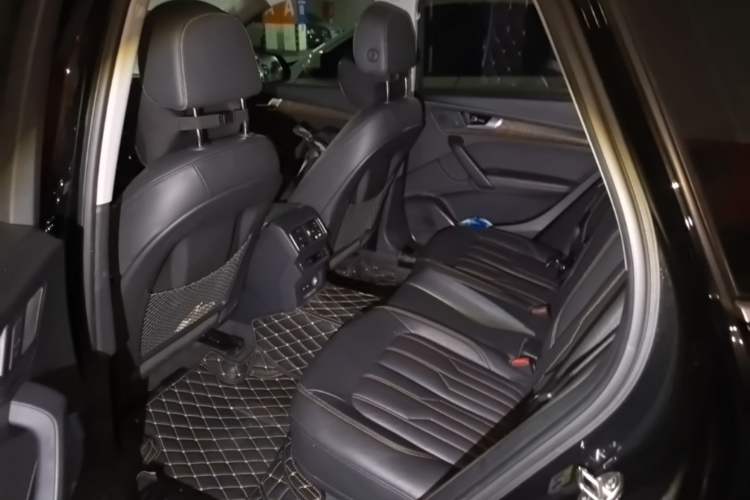 Used Audi Q5L 2018 40 TFSI Prestige Fashion Edition China VI Left Rear Seat