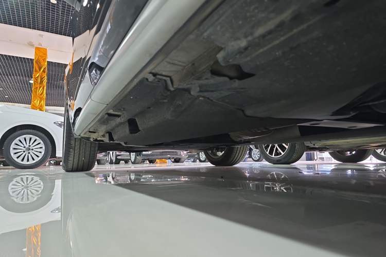 Used Audi Q5L 2018 40 TFSI Prestige Edition China VI Emission Standard Left Side Sill