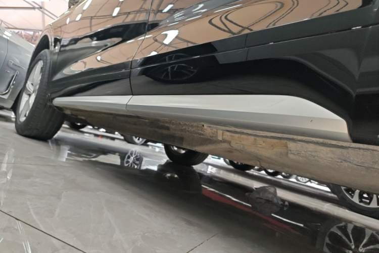 Used Audi Q5L 2018 40 TFSI Prestige Edition China VI Emission Standard Left Side Sill