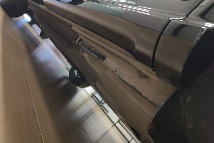 Used Audi Q5L 2018 40 TFSI Prestige Fashion Edition China VI Left Side Sill