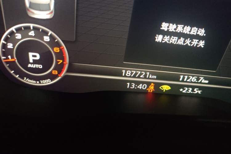 Used Audi Q5L 2018 40 TFSI Prestige Fashion Edition China VI Odometer Close Up