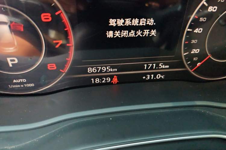 Used Audi Q5L 2018 40 TFSI Prestige Fashion Edition China V Odometer Close Up
