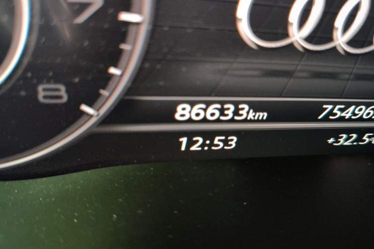 Used Audi Q5L 2018 40 TFSI Prestige Fashion Edition China V Odometer Close Up