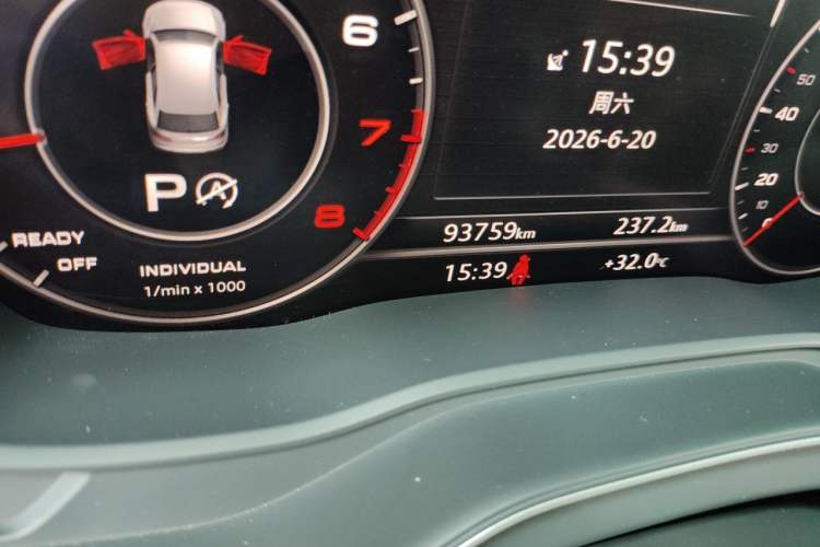 Used Audi Q5L 2018 45 TFSI Prestige Fashion Edition China VI Emission Standard Odometer Close Up