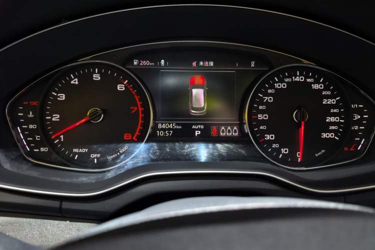 Used Audi Q5L 2018 40 TFSI Prestige Edition China VI Emission Standard Odometer Close Up