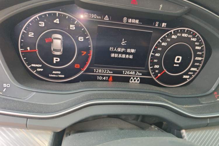 Used Audi Q5L 2018 45 TFSI Prestige Fashion Edition China VI Emission Standard Odometer Close Up