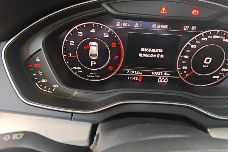 Used Audi Q5L 2018 40 TFSI Prestige Fashion Edition China VI Odometer Close Up