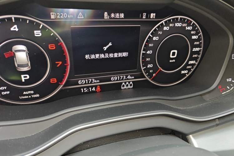 Used Audi Q5L 2018 40 TFSI Prestige Fashion Edition China VI Odometer Close Up