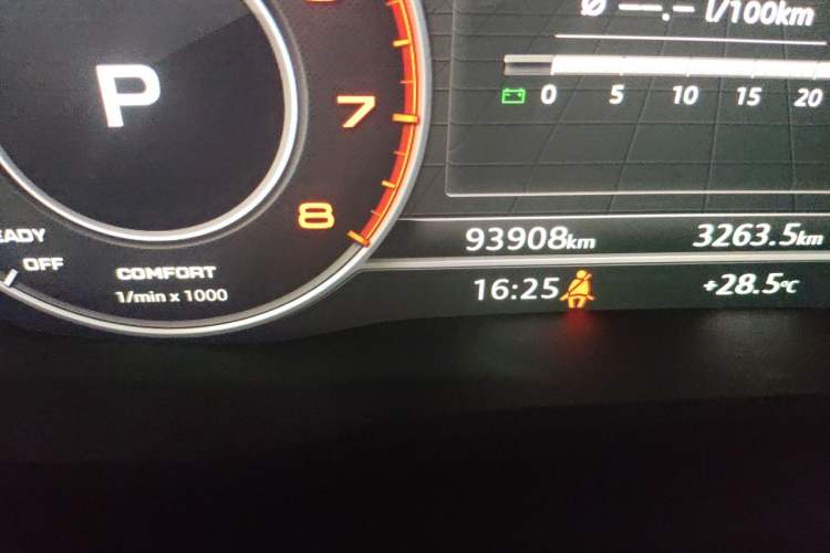Used Audi Q5L 2018 40 TFSI Prestige Fashion Edition China VI Odometer Close Up