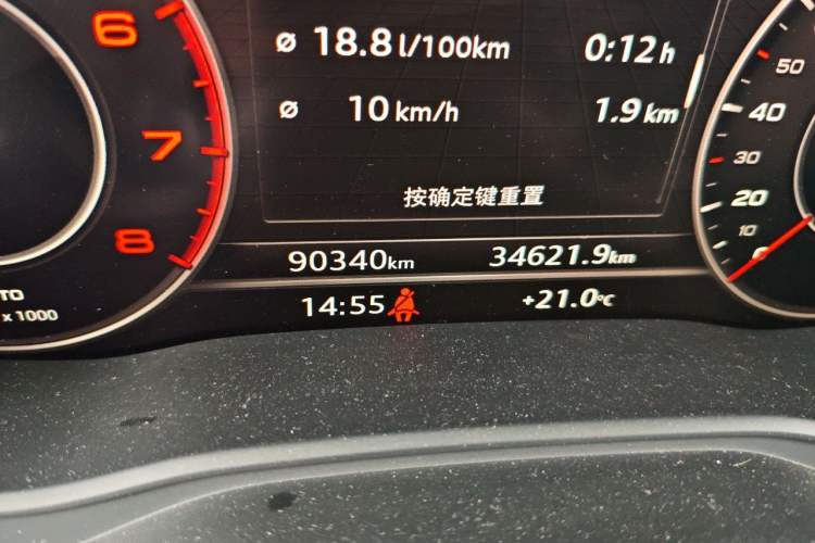 Used Audi Q5L 2018 40 TFSI Prestige Fashion Edition China VI Odometer Close Up