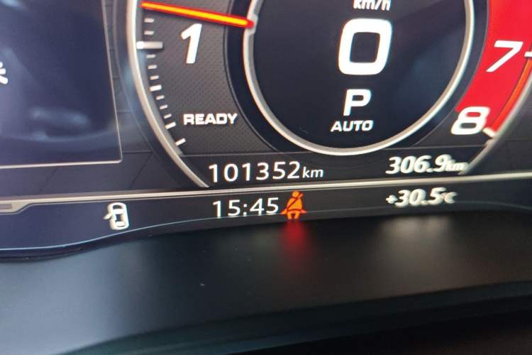 Used Audi Q5L 2018 40 TFSI Prestige Fashion Edition China VI Odometer Close Up