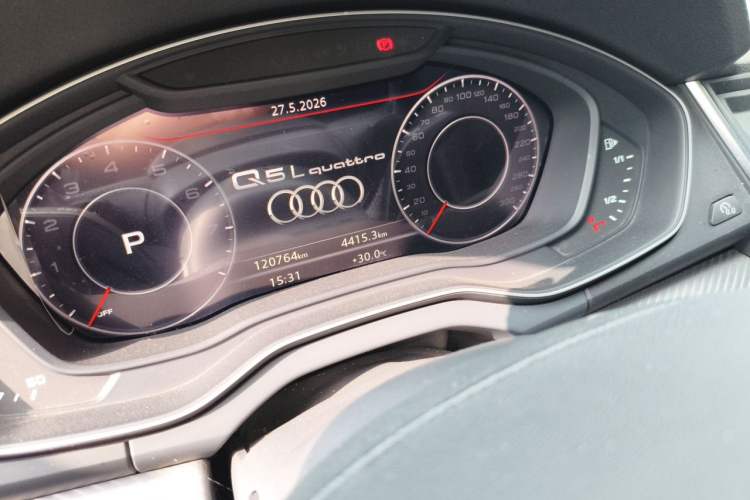 Used Audi Q5L 2018 45 TFSI Prestige Fashion Edition China VI Emission Standard Odometer Close Up