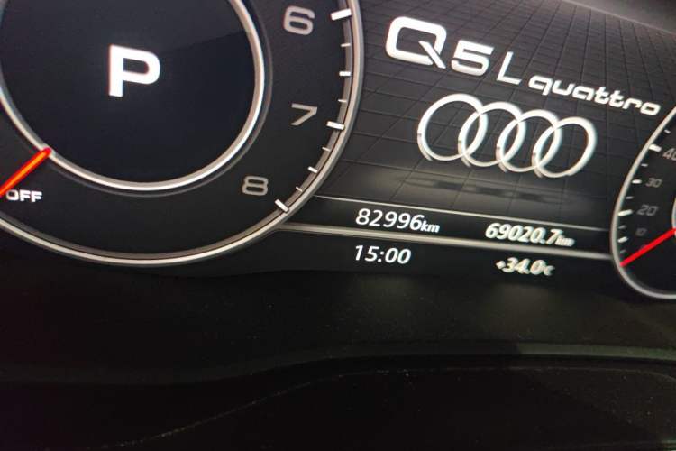 Used Audi Q5L 2018 40 TFSI Prestige Fashion Edition China VI Odometer Close Up