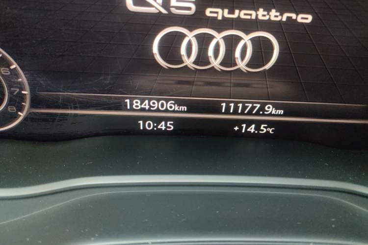 Used Audi Q5L 2018 45 TFSI Prestige Fashion Edition China V Emission Standard Odometer Close Up