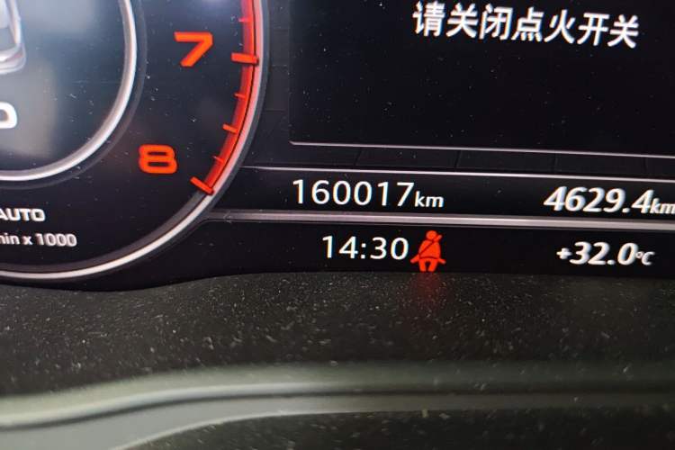 Used Audi Q5L 2018 40 TFSI Prestige Fashion Edition China V Odometer Close Up