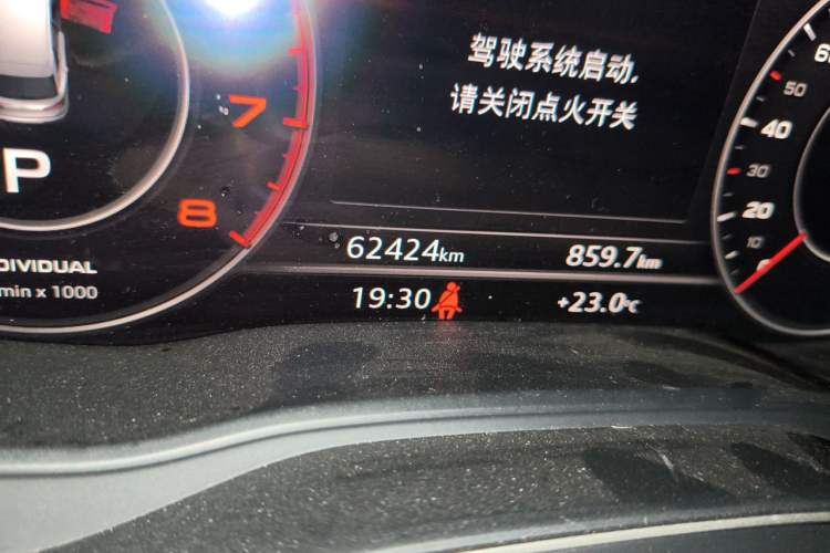Used Audi Q5L 2018 40 TFSI Prestige Fashion Edition China VI Odometer Close Up