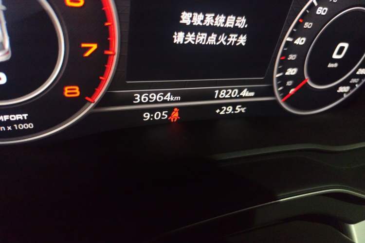 Used Audi Q5L 2018 40 TFSI Prestige Fashion Edition China VI Odometer Close Up