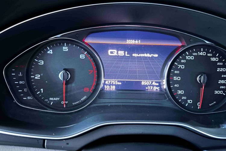 Used Audi Q5L 2018 40 TFSI Prestige Edition China VI Emission Standard Odometer Close Up