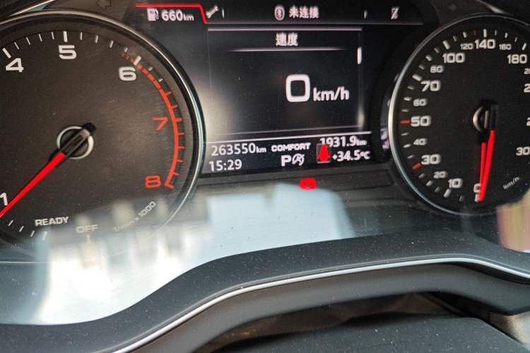 Used Audi Q5L 2018 40 TFSI Prestige Edition China VI Emission Standard Odometer Close Up