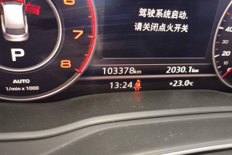 Used Audi Q5L 2018 40 TFSI Prestige Fashion Edition China VI Odometer Close Up