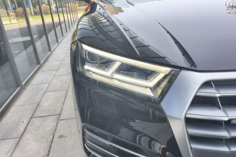 Used Audi Q5L 2018 40 TFSI Prestige Fashion Edition China VI Right Front Headlight