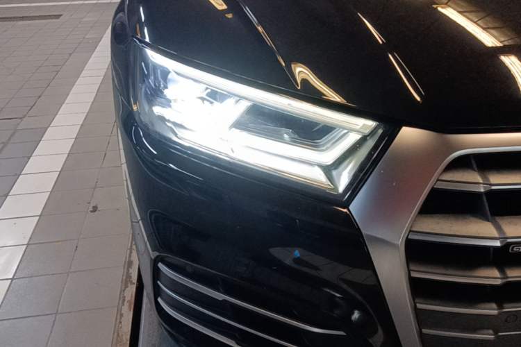 Used Audi Q5L 2018 45 TFSI Prestige Fashion Edition China V Emission Standard Right Front Headlight