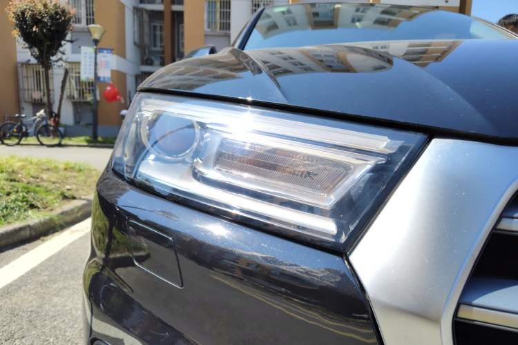 Used Audi Q5L 2018 40 TFSI Prestige Edition China VI Emission Standard Right Front Headlight