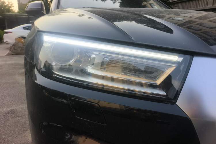 Used Audi Q5L 2018 40 TFSI Prestige Fashion Edition China VI Right Front Headlight