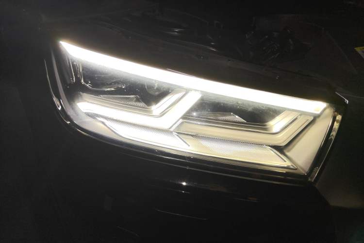 Used Audi Q5L 2018 45 TFSI Prestige Elegant Edition China VI Right Front Headlight