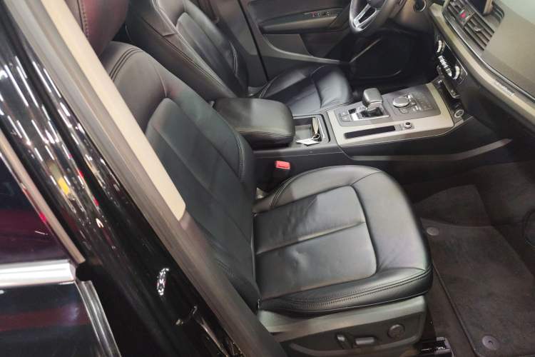 Used Audi Q5L 2018 40 TFSI Prestige Edition China V Right Front Seat