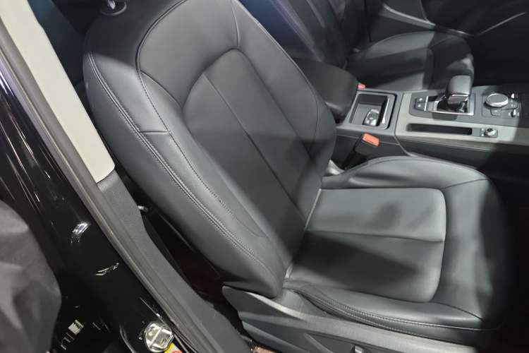 Used Audi Q5L 2018 40 TFSI Prestige Edition China VI Emission Standard Right Front Seat