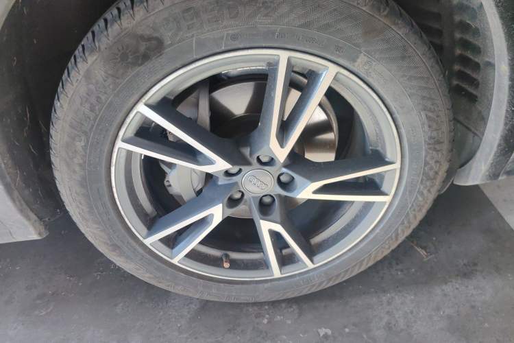 Used Audi Q5L 2018 40 TFSI Prestige Fashion Edition China VI Right Front Wheel Hub