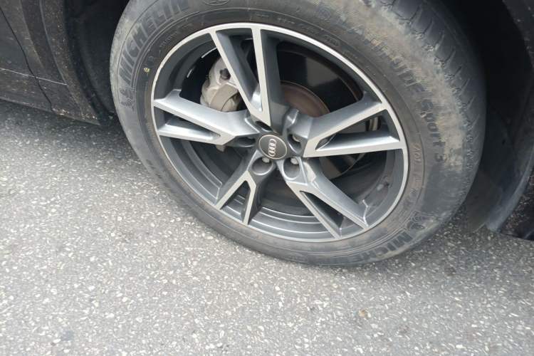 Used Audi Q5L 2018 40 TFSI Prestige Fashion Edition China VI Right Front Wheel Hub