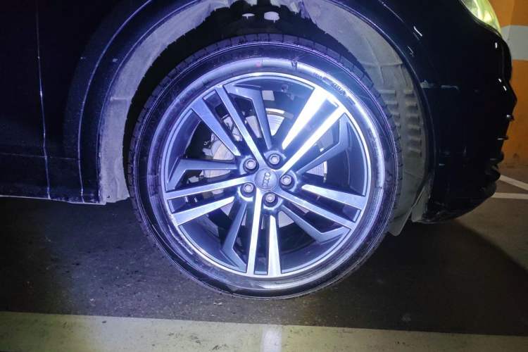 Used Audi Q5L 2018 40 TFSI Prestige Fashion Edition China VI Right Front Wheel Hub