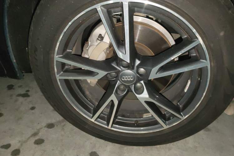 Used Audi Q5L 2018 40 TFSI Prestige Fashion Edition China VI Right Front Wheel Hub