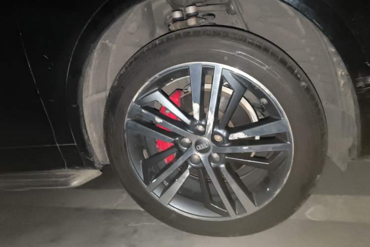 Used Audi Q5L 2018 40 TFSI Prestige Fashion Edition China VI Right Front Wheel Hub